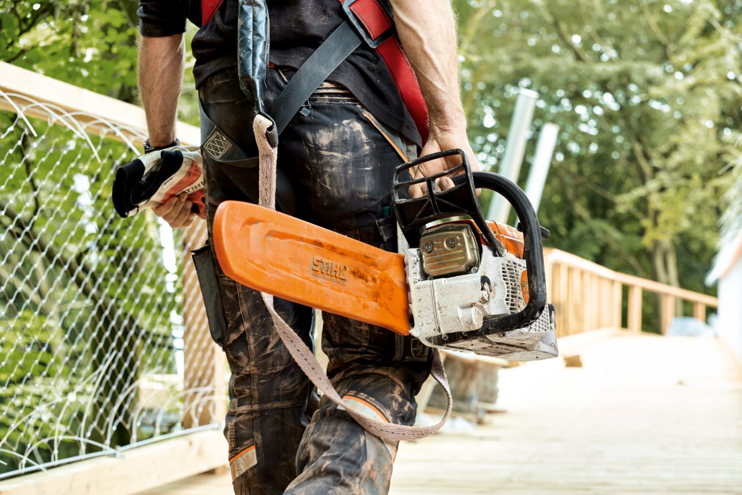 Starting a STIHL Chainsaw